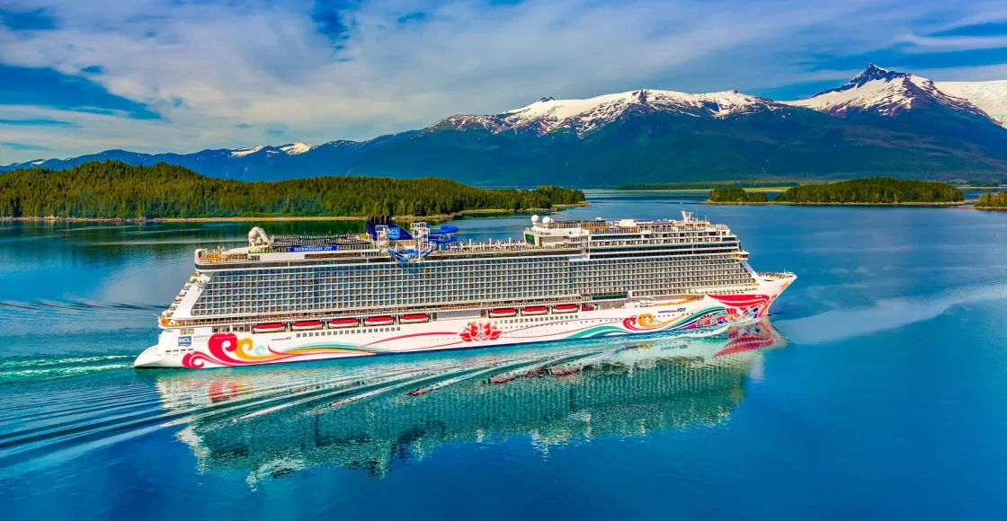 Norwegian Joy cruise ship sailing to homeport