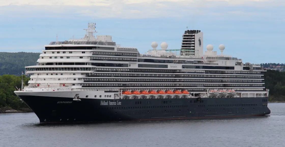 Holland America Line cruise ship ms Koningsdam sailing to homeport